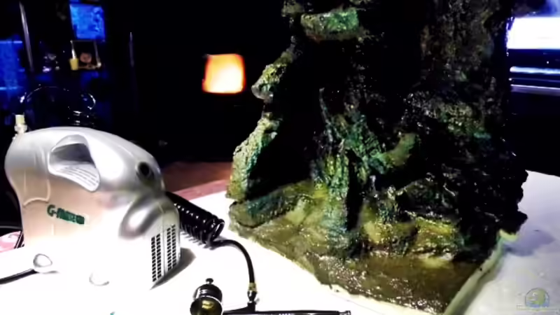 Rückwandteile wurden mit Air-Brush-Pistole in verschiedenen Grüntönen versehen von snooze (27)