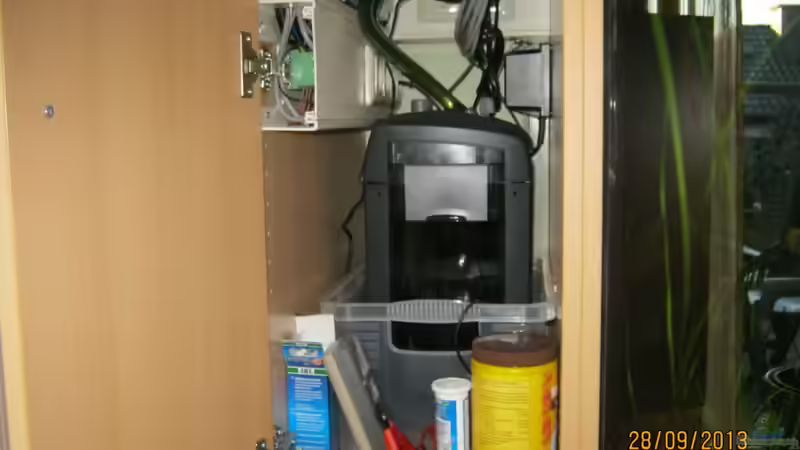 Schaltuhr, Relais, Klemmleisten, Steckdosen sind in Brüstungskanälen untergebracht von Paul B. (22)