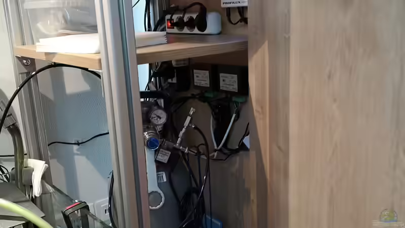 Schrank rechts von Der Küstenjunge (24)