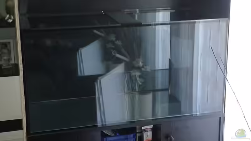 Schrank u. Becken auf Küchenarbeitsplatte gestellt und mit gestrichenen Spanplatten verkleidet von ~Marco~ (39)