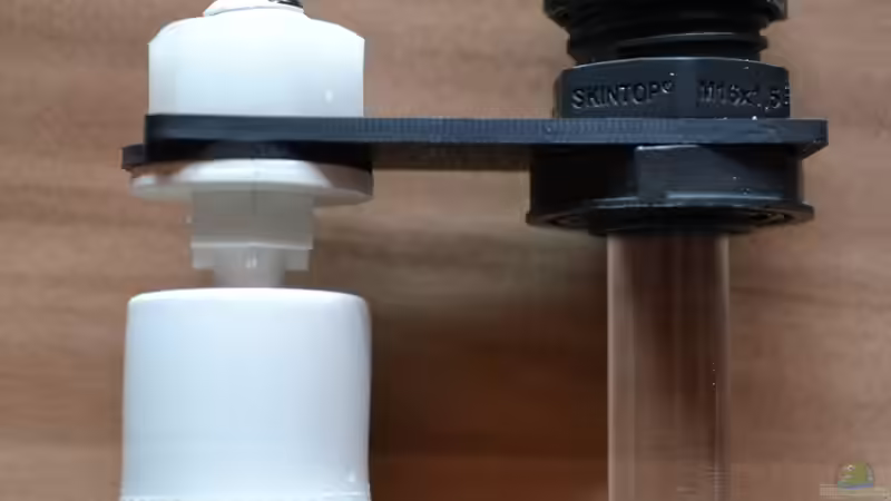 Schwimmerschalter, mit besserem Blick auf deren Befestigung von GGuardiaNN (76)