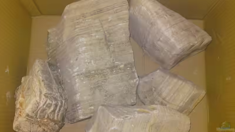 Sehr grosse Pagodensteine an der rechten Seite bilden eine Höhle, oben auf wieder von GGuardiaNN (46)