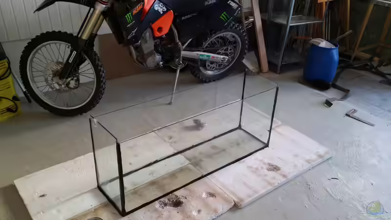 Selber mit altem Fensternglas gemachtes Aquarium für osmosewasser und Wasserwechsel von slobe (69)