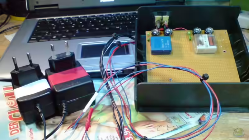 Selbst gebastelte Dimmsteuerung mit geöffnetem Gehäuse von timme (23)