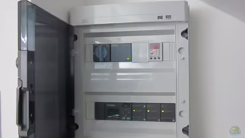 Sicherungskasten mit Siemens Logo! Steuerung. von Holly (22)