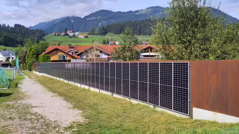 Solarzaun: PV-Module im Gartenzaun