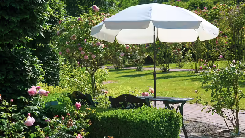 Sonnenschutz: So schaffst du Schattenzonen im Garten
