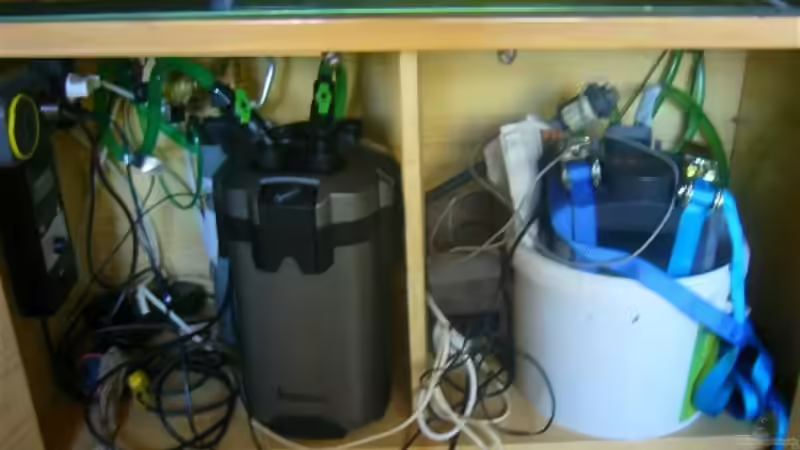 Sorry, sieht ein bissel wild aus mit den Kabeln, liegt dadran, dass ich gestern noch ein paar schleuche umlegen musste, werde morgen mal ein aufgräumtest reinstellen!!! von Matthias Drong (10)