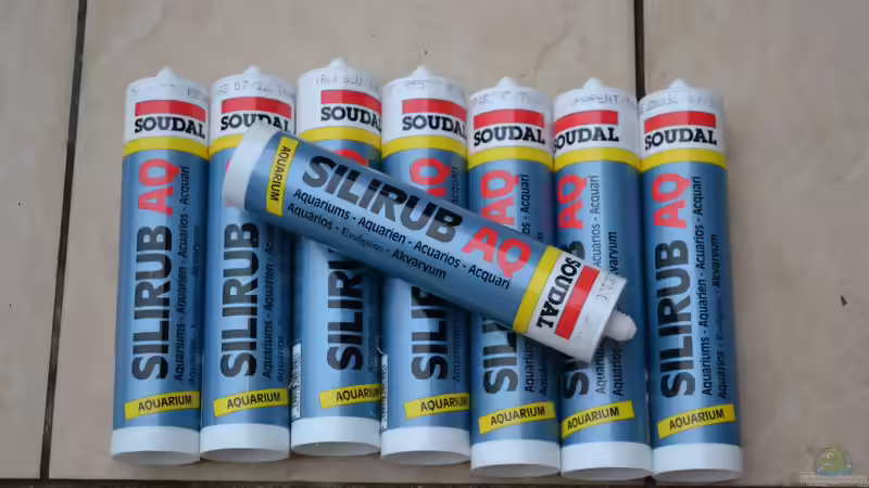 Soudal Silirub AQ, transparent, zum Bekleben der Ansaugrohre und des Laminattrittschalls mit Sand. von GGuardiaNN (24)