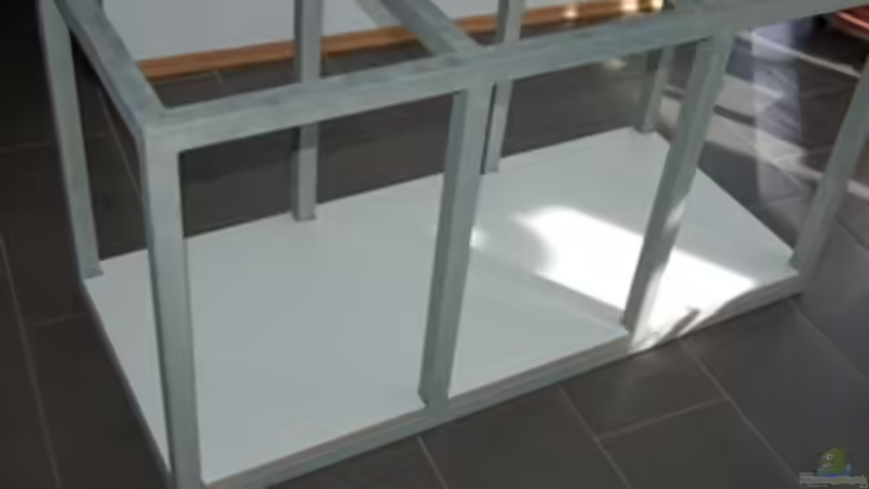 Stahlrohrgestell mit eingelegter Bodenplatte von Claus Becker (3)