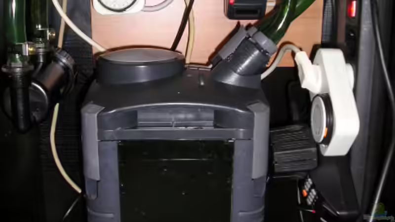 Technik im Aquarium Becken 1578 von Jan Cerny (4)