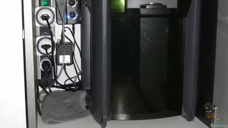 Technik im Aquarium Becken 6090 von Eveline Wiss (4)