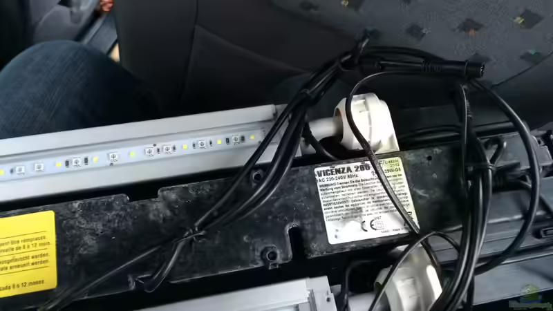 Technik im Aquarium fluval vicenza 260 von Flo (12)