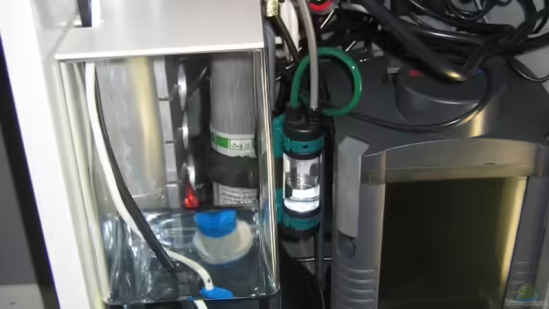 Technik im Unterschrank von AquaTropica CGN (15)
