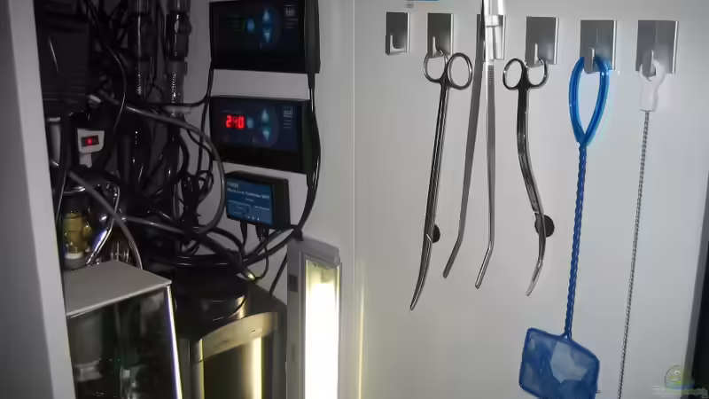 Technik im Unterschrank von AquaTropica CGN (16)