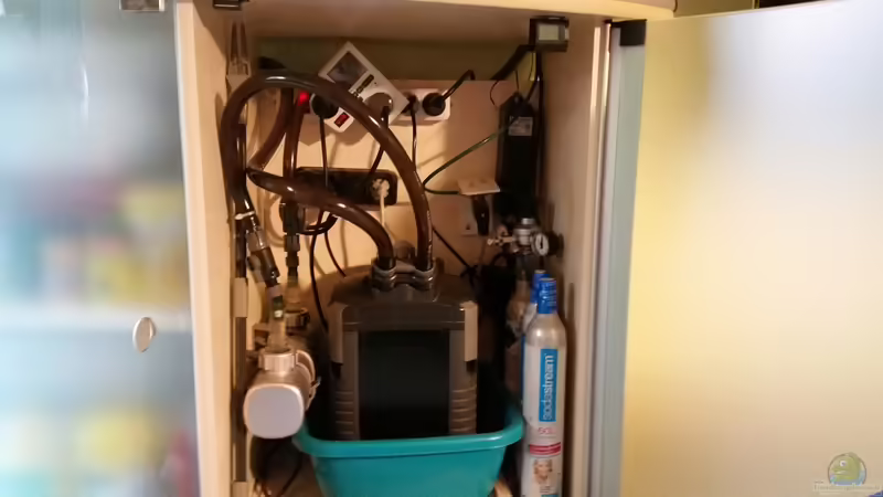 Technik im Unterschrank von Gigi (22)