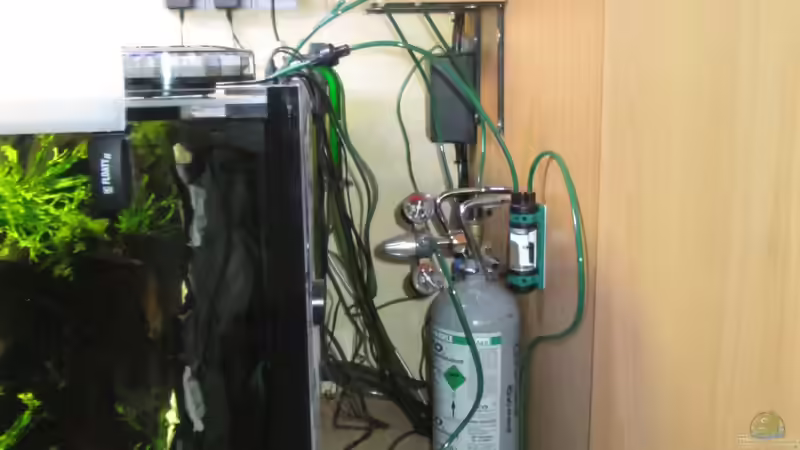 Technik neben dem Becken von Christian Grunwald (28)