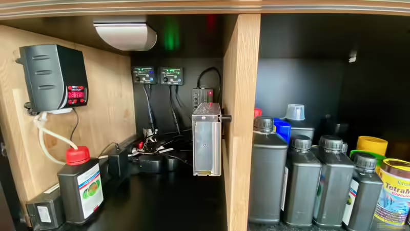 Technik unter dem Aquarium von Michinet (15)