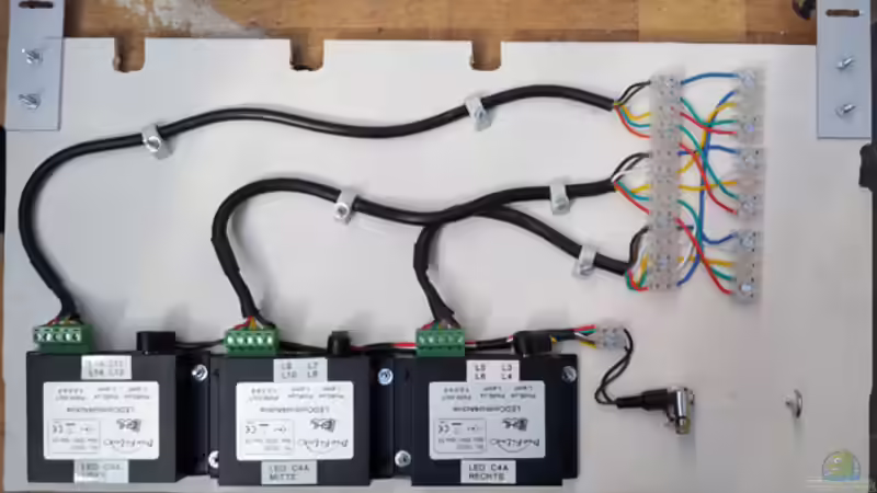Technikplatte im Bau-sie ist abnehmbar und die Lichtkanäle können hier jederzeit geändert werden.. von AjakAndi (8)