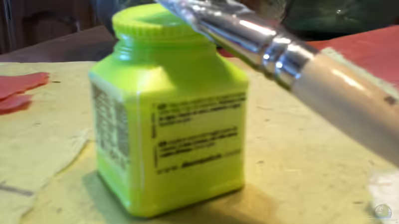 Treballant sobre el moble, a sota paper banana ocre von lomarraco (56)