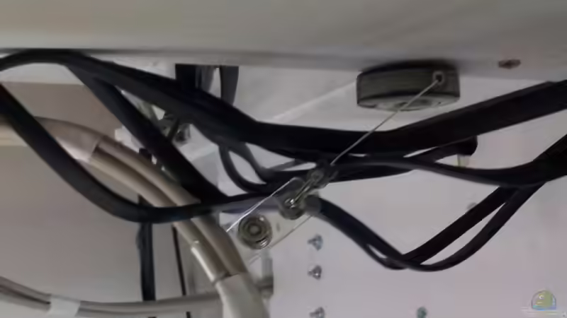 Trick, damit bei Abbau der Lichtleiste das Kabel nicht ins Wasser fällt .. von AjakAndi (24)