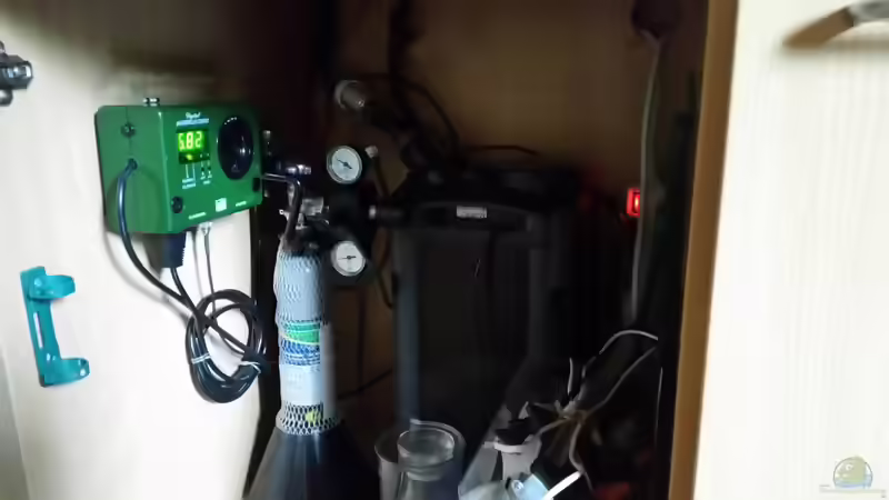Unterschrank linke Seite mit CO2 Anlage und Steuerung, sowie Filter eins. von nawaro (9)