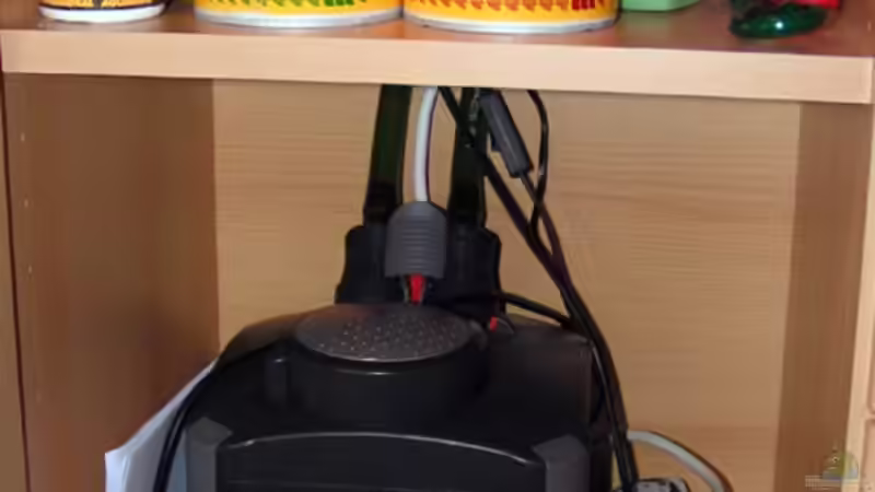 Unterschrank mit: Eheim 2026, Futter und Kabelsalat ;) von Christoph Winter (10)