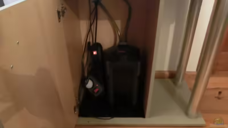 Unterschrank mit Filter und Steckerleiste von Joseg (8)