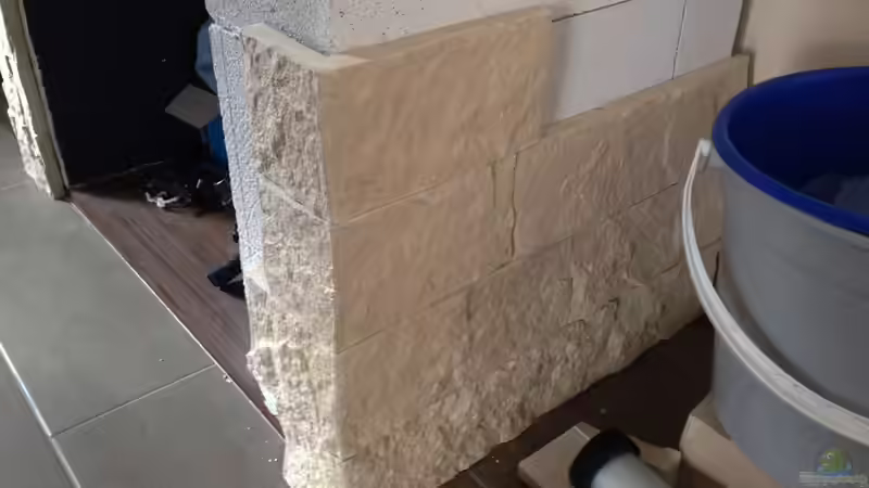 Verblendung des Unterschranks mit Kunststeinen  von Vidi (4)