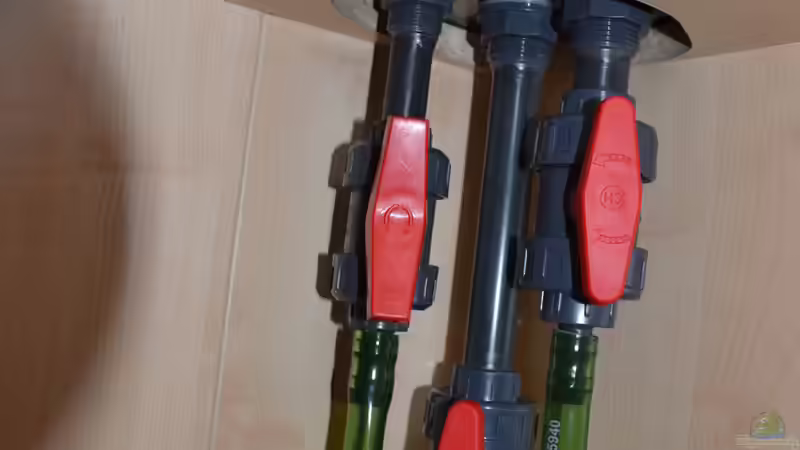 Verrohrung im Unterschrank von Flutsch (17)