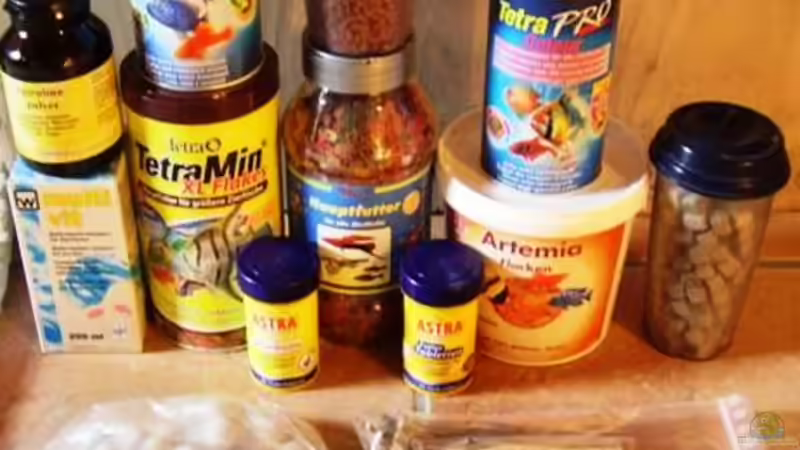 Versch. Futtersorten + Spirulina Pulver + MultiVitamine flüssig + NPK Düngekugeln von Peters Laden (36)