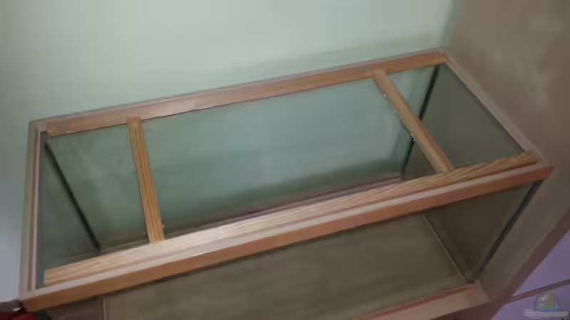 Verstärkung der Bodenplatte wegen dem hohen Gewicht der Steine von junger Aquarianer (35)