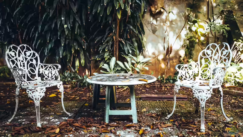 Vintage-Möbel für Terrasse und Garten - Warum der Retro-Look draußen gerade so angesagt ist