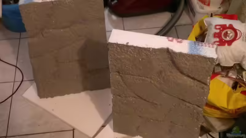 Vordere Rückwände fertig mit Fliesenkleber bepinselt. von raubsau (20)