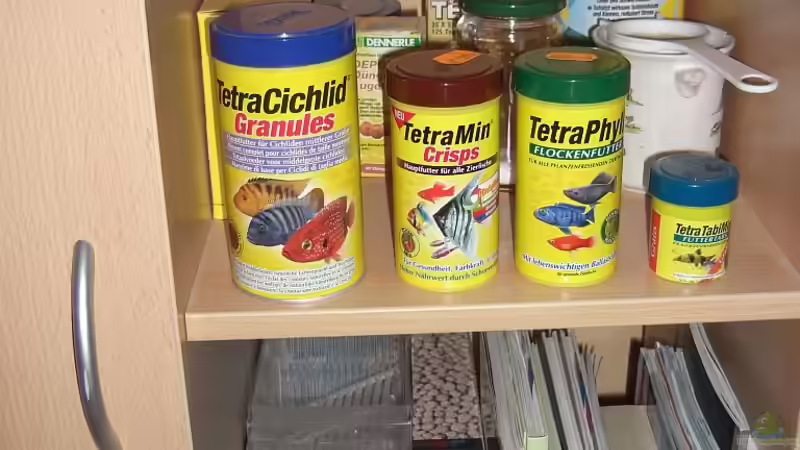 Zuberhör und Futter im Unterschrank von Matoba (17)