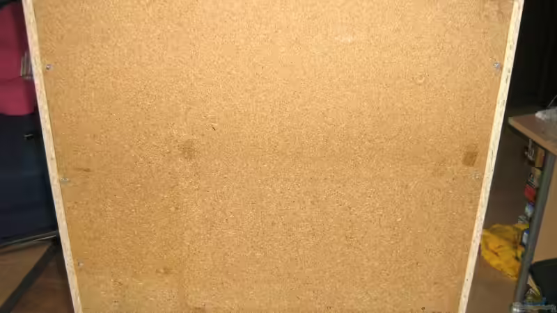 Zur Verstärkung die Rückwand mit Spanplatte verschraubt von Aquarium-Bochum (3)