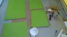 Holzplatten fur den Unterbau grün angestrichen und lackiert