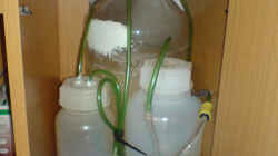 5 l Hefe-Fermenter, Zuckerkonzentrat über Schlauchpumpe, Waschflasche