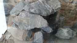 beim Aufbau der neuen Steine grauer Basalt 