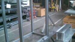 Historie: Gestell beim Lackieren