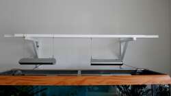 Halterung der Beleuchtung (zur Zeit nur die linke an!)