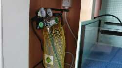 CO2-Flasche mit Magnetventil