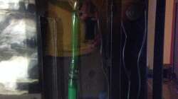 Pumpenkammer mit Eheim Compact+ 2000. Rechts sieht man den Kabelschacht