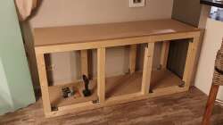 Unterbau aufgestellt und ausgerichtet