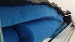 Die Rückwand wurde komplett mit Filtermatte ausgestopft