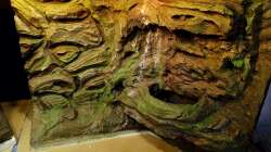 Seitliche Rückwand vorgesehen für Unterwasserfall