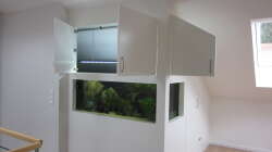 Gesamtansicht - Offene Türen zum Becken.