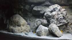 linker und mittlerer Steinaufbau