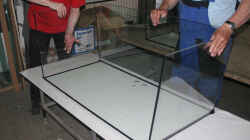 Montage des Glaskörpers im Aquarienkontor