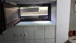 Der Betonsturz durch dieses Fenster muss er 